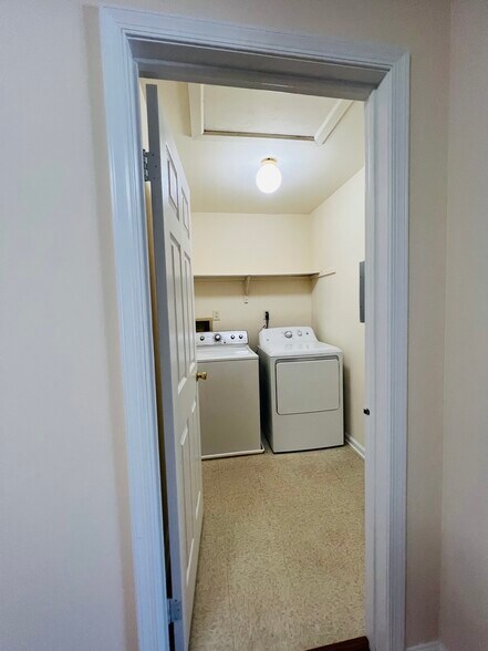 Laundry Room - 25 Balboa Ln