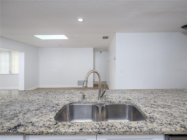 Building Photo - 14605 Brentwood Ln