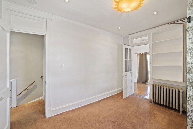 Building Photo - Available Now!  // 3bedroom 2.5 bathroom C...