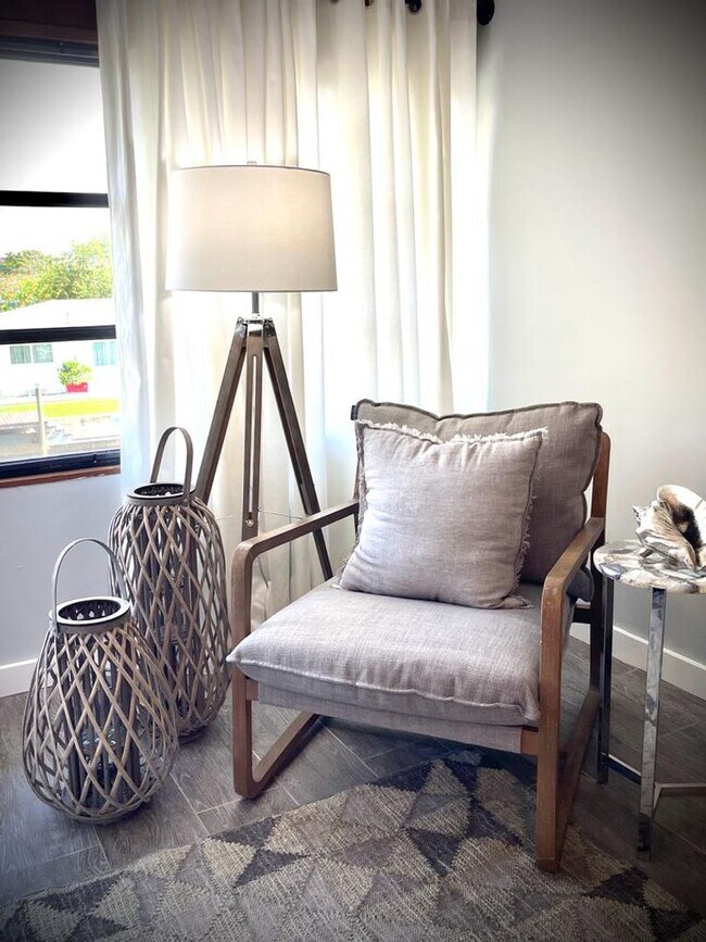 Building Photo - 605 Kensington Pl