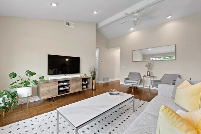 Building Photo - 841 W Latimer Ave