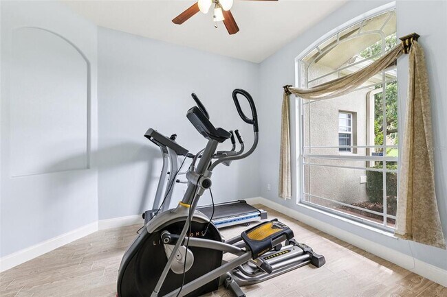 Building Photo - 13049 Thoroughbred Dr
