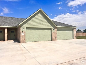 Building Photo - 5805 Urbana Pl