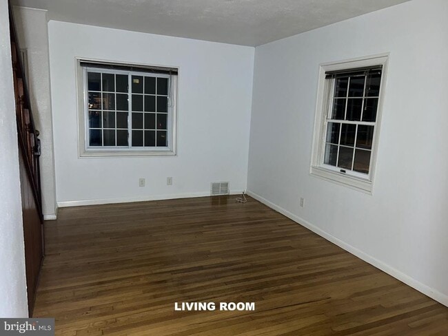 Building Photo - 955 Terrace Ln