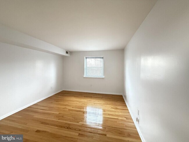 Building Photo - 606 Cooper Landing Rd