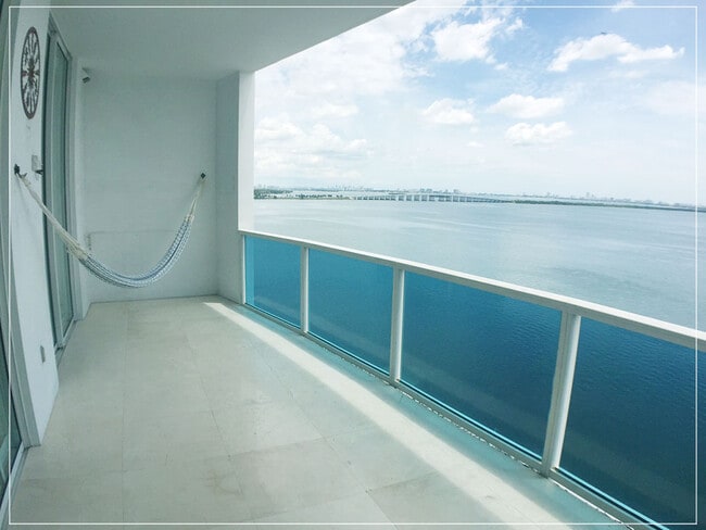 Building Photo - 725 NE 22nd St