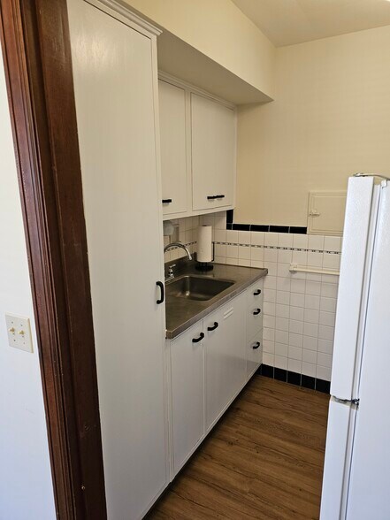 Building Photo - 254 Senator Pl