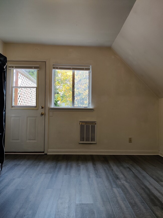 Building Photo - 4407 5th Ave NE