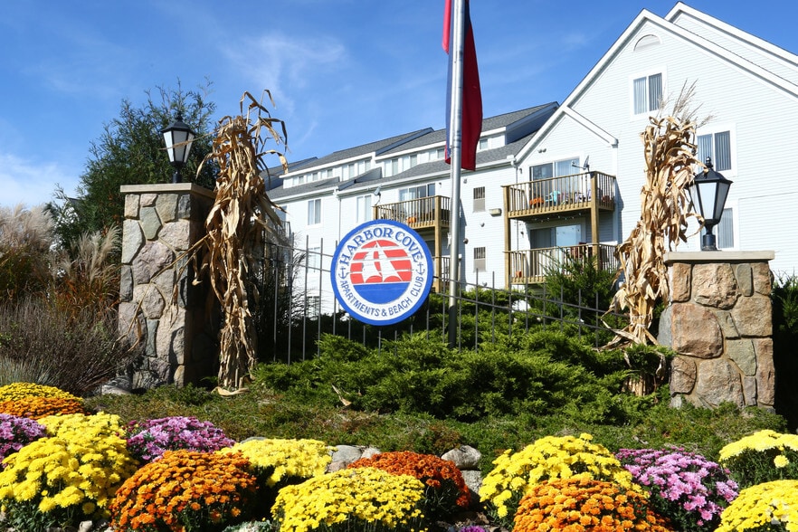 Building Photo - Harbor Cove