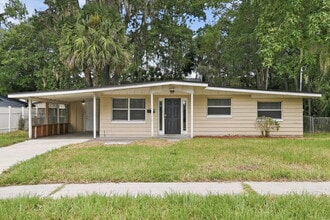 Building Photo - 3018 Carrevero Dr W