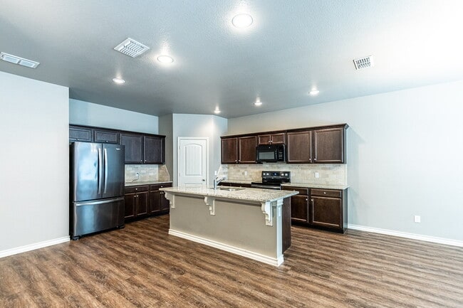 Building Photo - Outstanding 4 Bedroom Home in North Pointe!