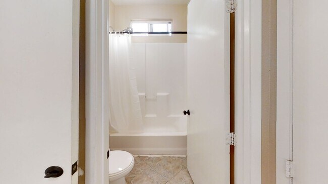 Building Photo - HUGE 10BR House on Montezuma!! - Large Private Parking Lot & Courtyard! - Right Next to Campus (L...