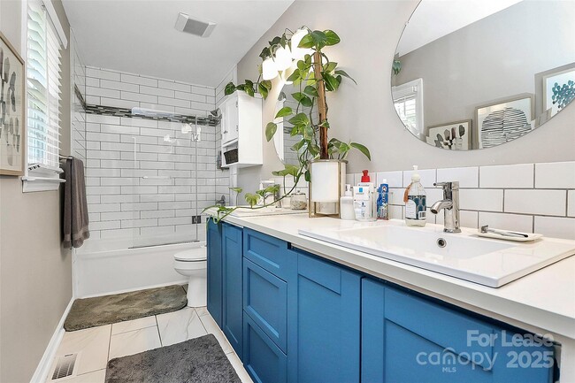 Building Photo - 4227 Deerfield Dr