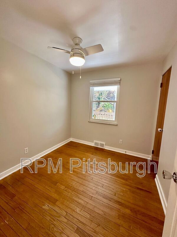 Building Photo - 208 Bridge St