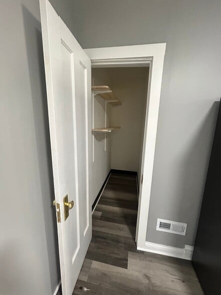 Building Photo - 1620 N Laramie Ave