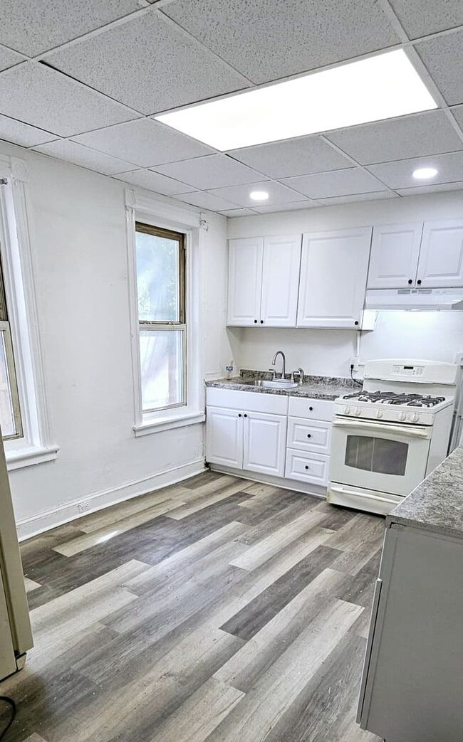 Building Photo - LARGE! NEWLY REMODELED 4 BEDROOM HOME 4 A STEAL!!!
