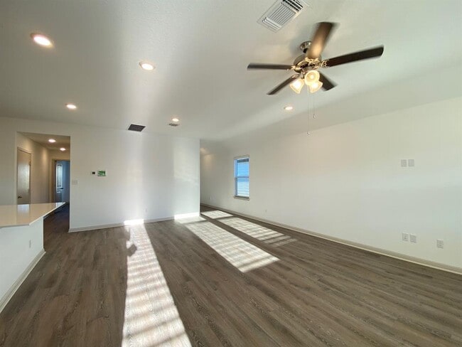 Building Photo - 130 Ft Clark Spgs Dr