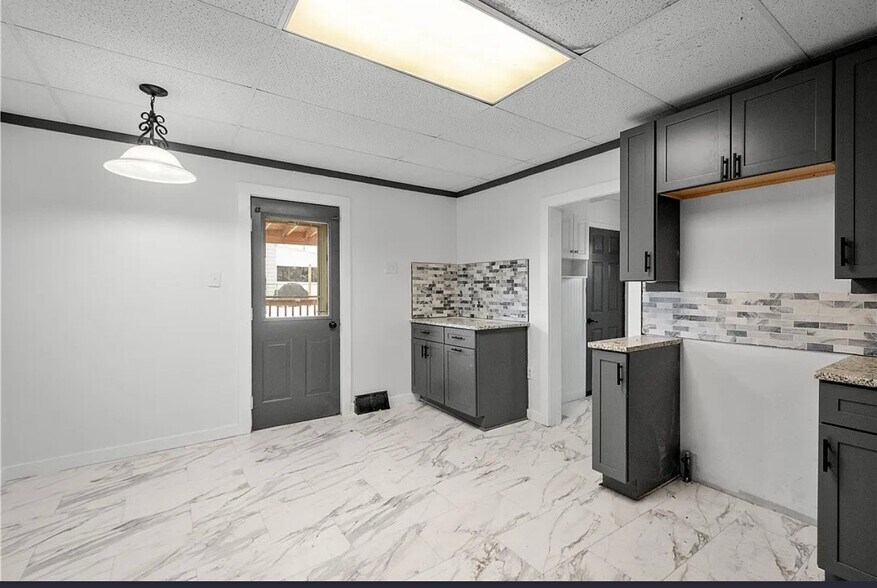 Building Photo - 143 Chalfont St