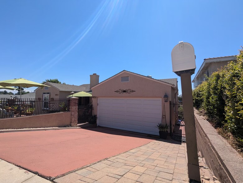 Building Photo - 5831 Adelaide Ave