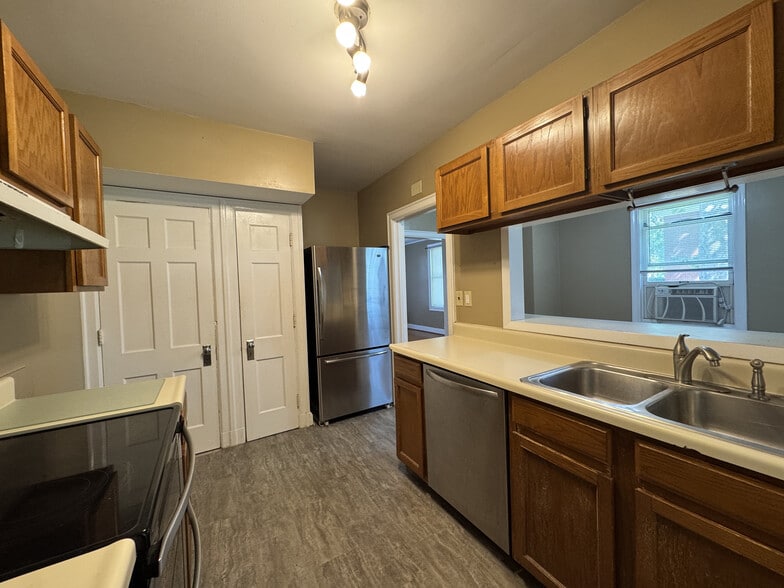 Building Photo - 712 Pacesetter Dr