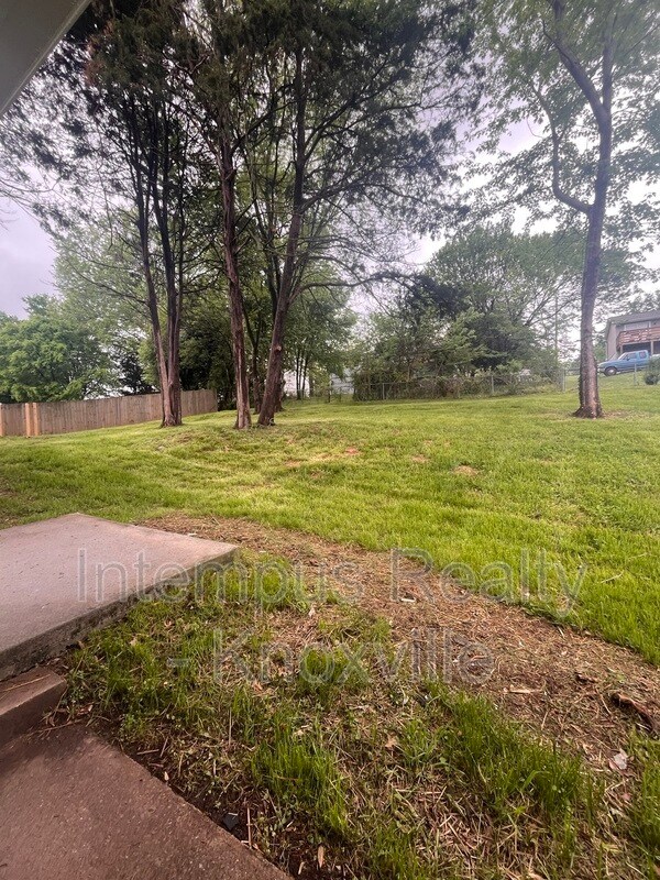 Building Photo - 228 Duzane Dr
