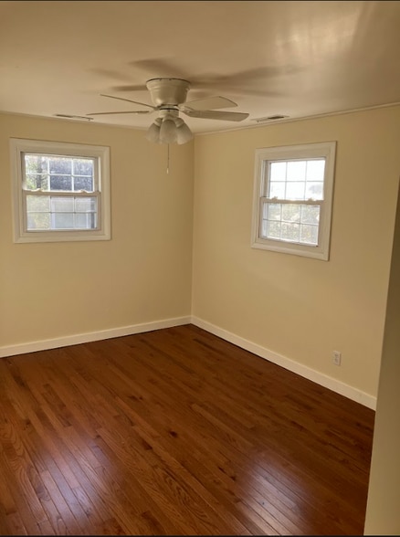 Building Photo - 4854 Rolling Rd