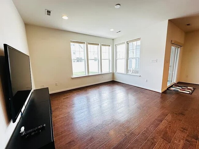 Building Photo - 5604 Benoni Ct