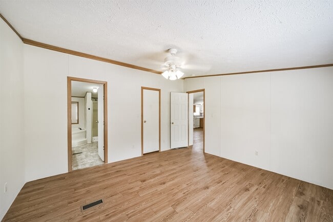 Building Photo - 33205 Wedgewood Dr