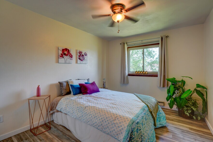 Photos are of mirror unit in the same building. Exact finishes may be different. - 42 Park Heights Court
