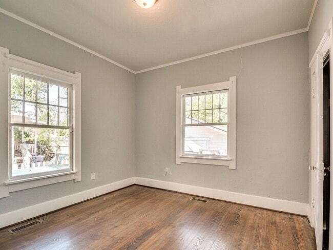 Building Photo - 2 bed 2 bath historic remodeled home with an awesome 1bed 1 bath detached apartment! Mesta Park b...