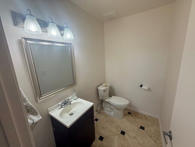 Building Photo - Welcome to your ideal rental in West Redla...