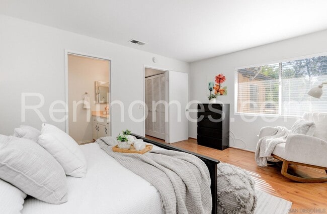 Building Photo - 11263 Avenida De Los Lobos