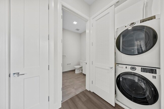 Building Photo - 121 34th St