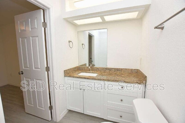 Building Photo - 1035 Fox Lake Dr