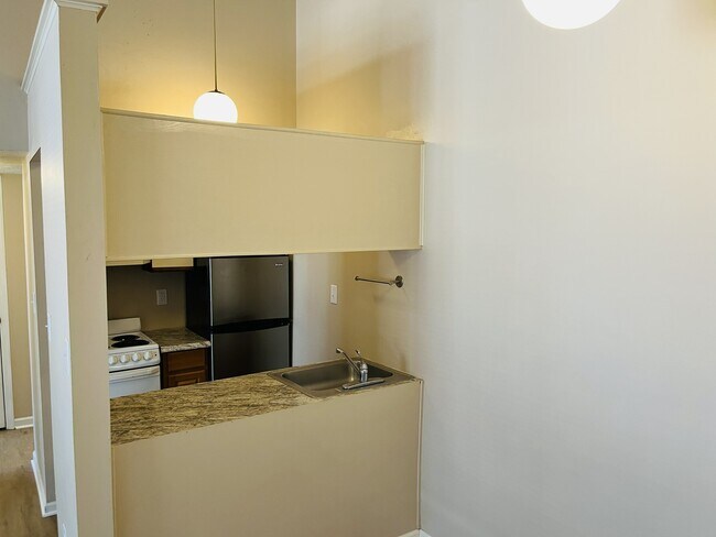 Building Photo - 36 Pacific Dr