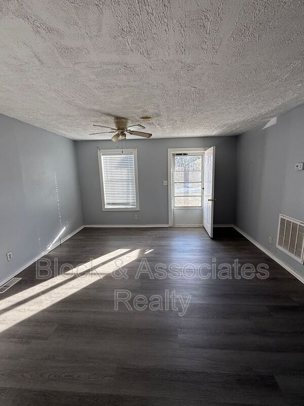 Building Photo - 103 Cloverdale Ct