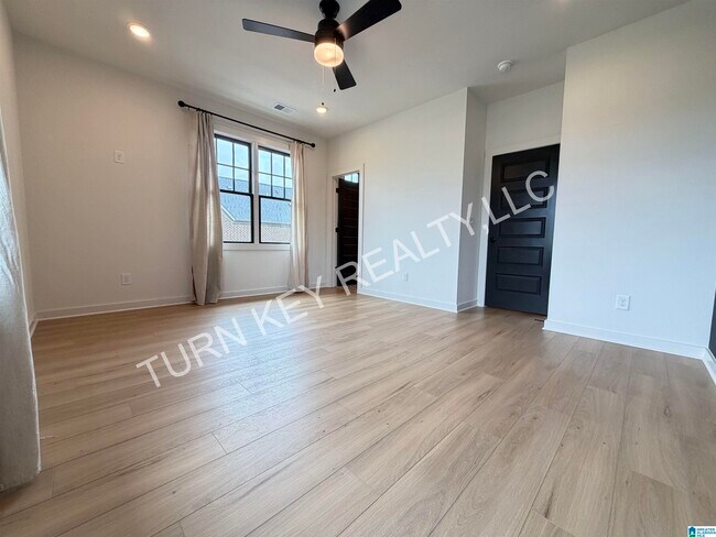 Building Photo - 1194 Windsor Sq