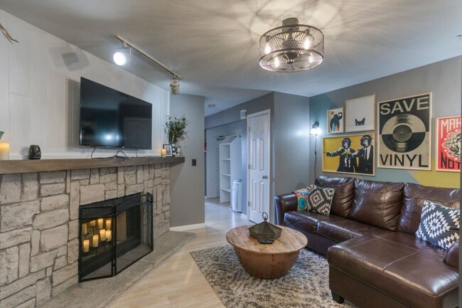 Building Photo - 61 S Sable Blvd