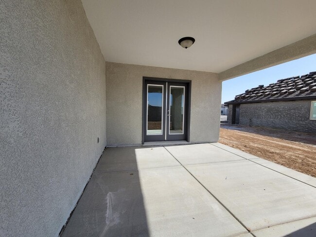 Building Photo - 8670 E 40th Ln