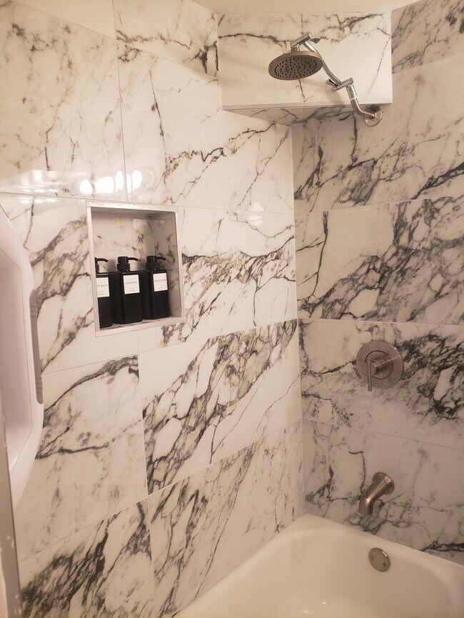 Building Photo - 843 Artwood Rd NE