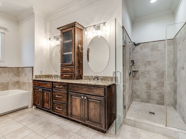 Building Photo - Beautiful Downtown OKC Townhouse