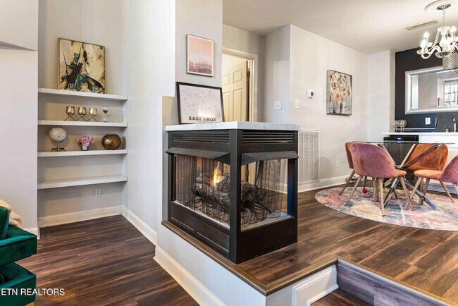 Building Photo - 523 N Bertrand St