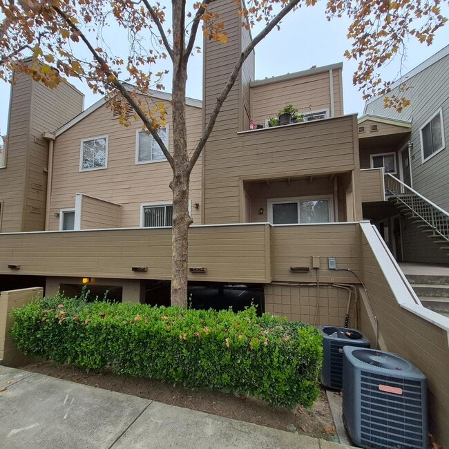 Building Photo - Affordable 1 bedroom 1 bath condo near the American River and CSUS