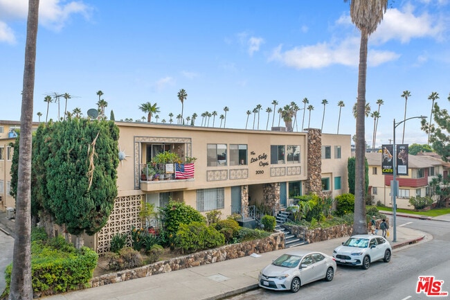 Building Photo - 2030 N Vermont Ave