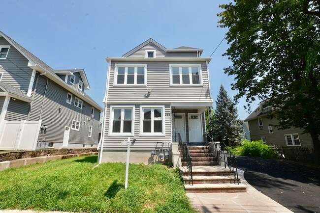 Primary Photo - 264 Greylock Pkwy