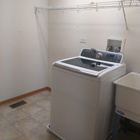 Building Photo - 277 W Biros Ln