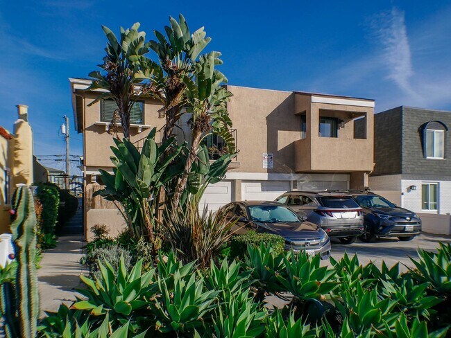 Building Photo - Charming 2 bed/2 bath second level condo with washer/dryer & assigned parking