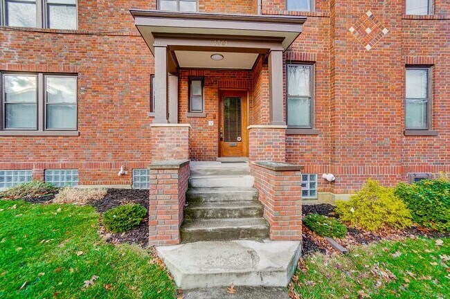 Building Photo - 2881 Observatory Ave