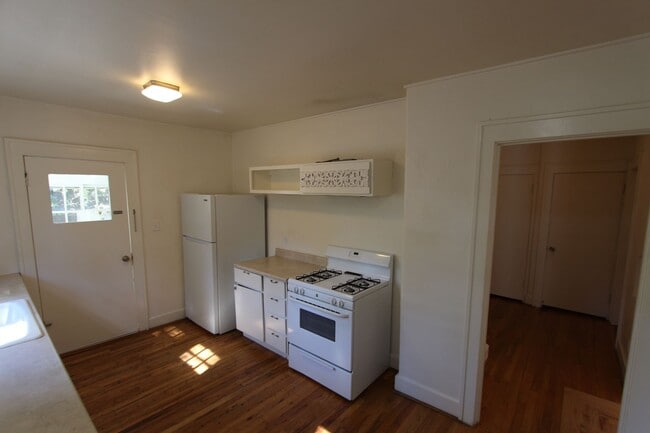 Building Photo - Charming 3BR Home Downtown | Hardwood Floors + In-Unit Washer/Dryer