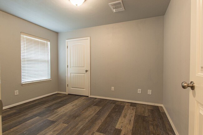 Building Photo - 15316 Nightshade Dr